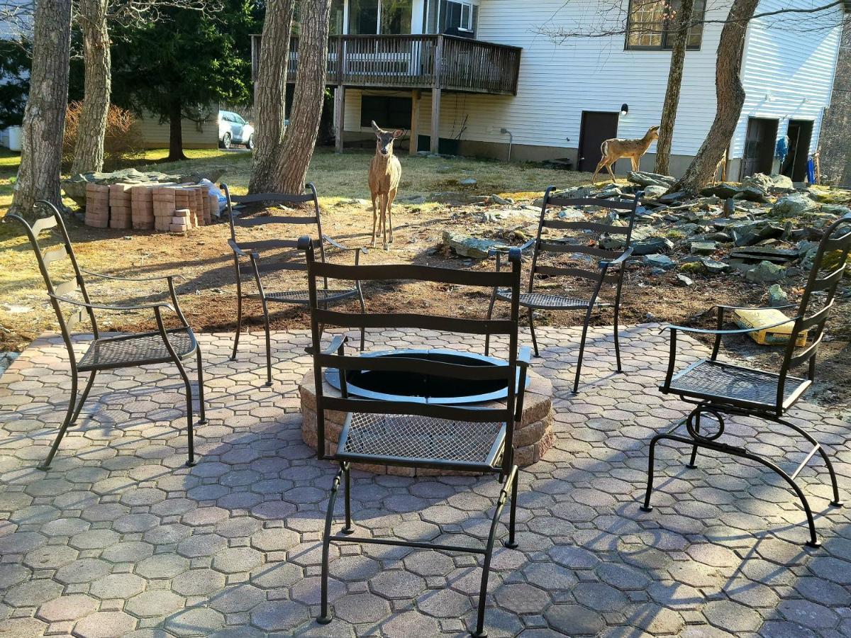 The Pocono'S Retreat With A Gameroom, Firepit, And Lake Bushkill Exteriör bild