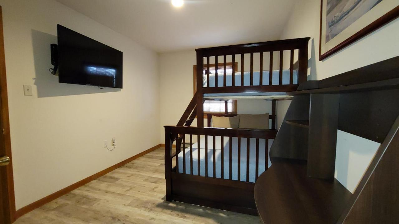 The Pocono'S Retreat With A Gameroom, Firepit, And Lake Bushkill Exteriör bild